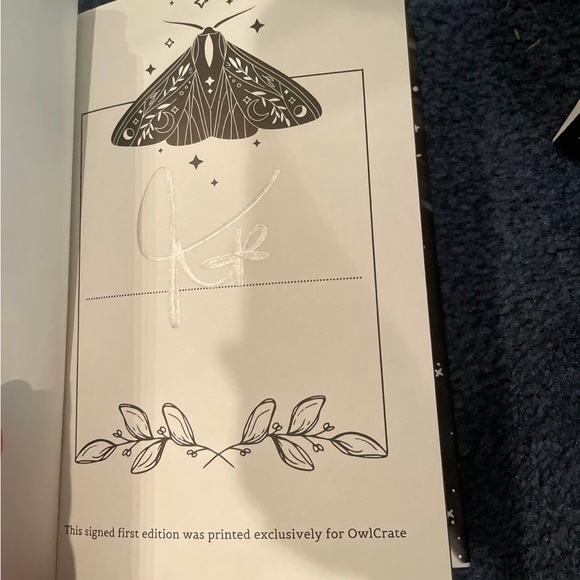 Owlcrate’s edition of The Whispering Dark - Picture 7 of 7